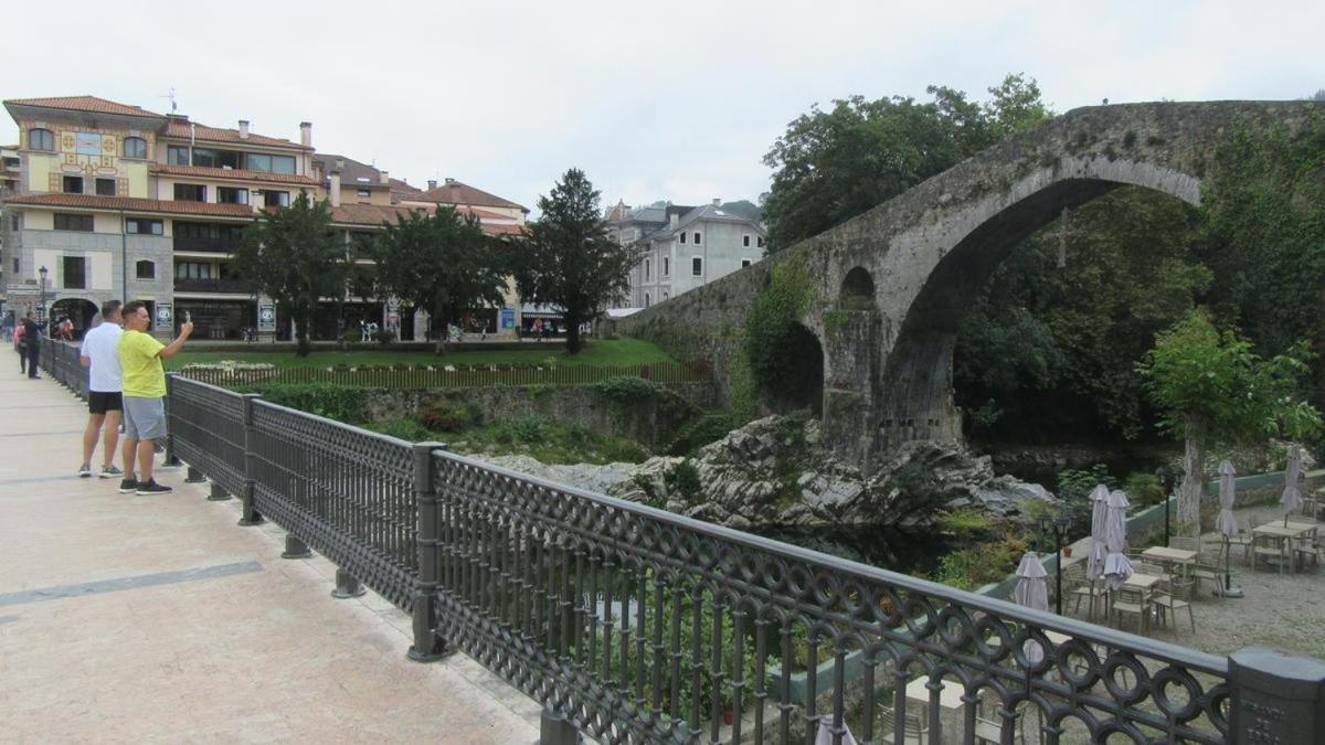 Apartamento Con Terraza Al Puente Romano Onís Eksteriør bilde